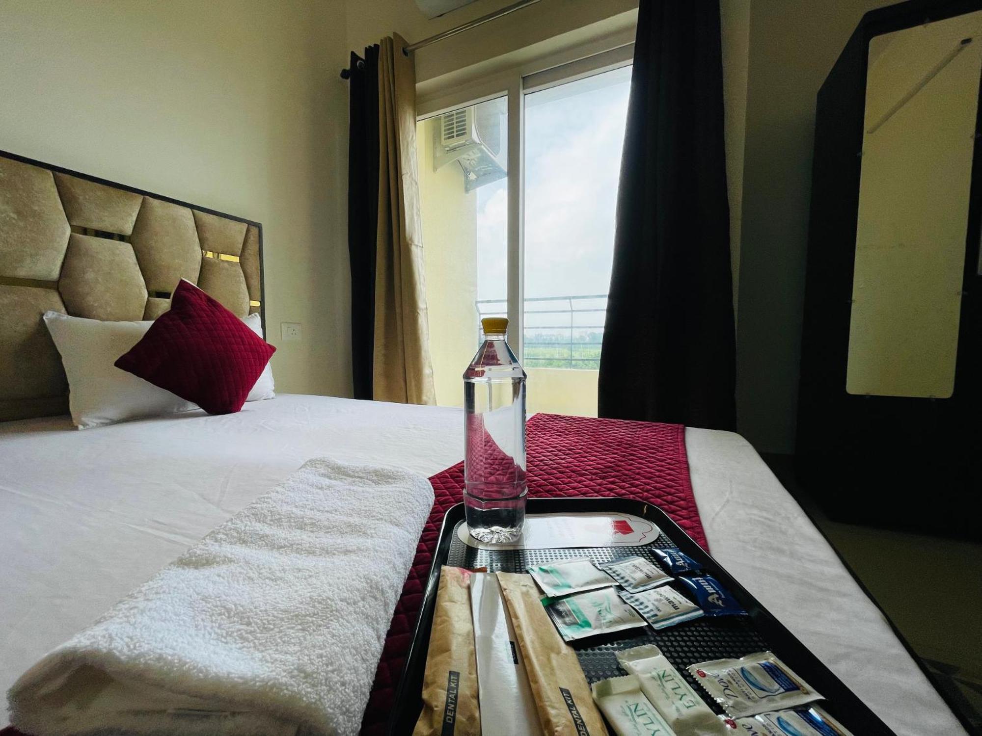 Atulyam Stays Sushant Golf City Lucknow Eksteriør bilde